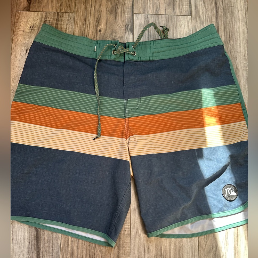 Quiksilver Men's Boardshort Beach Shorts Swim Surfing in Blue and Green size 36
